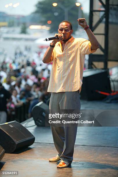 Rapper Mos Def performs during SoulFest Atlanta 2004 at The Green Lot at Turner Field September 4, 2004 in Atlanta, Georgia.