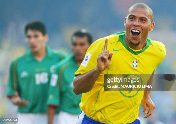 Brazilian player Ronaldo Nazario celebrates his goal against Bolivia at the Morumbi stadium in Sao Paulo, 05 September 2004, for a FIFA World Cup...