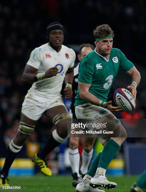 Jamie Heaslip of Ireland throws a pass during the RBS Six Nations match between England and Ireland, at Twickenham Stadium on February 27, 2016 in...