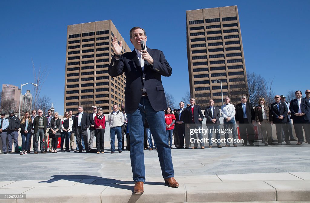 Ted Cruz Holds Campaign Rally At Atlanta State Capitol