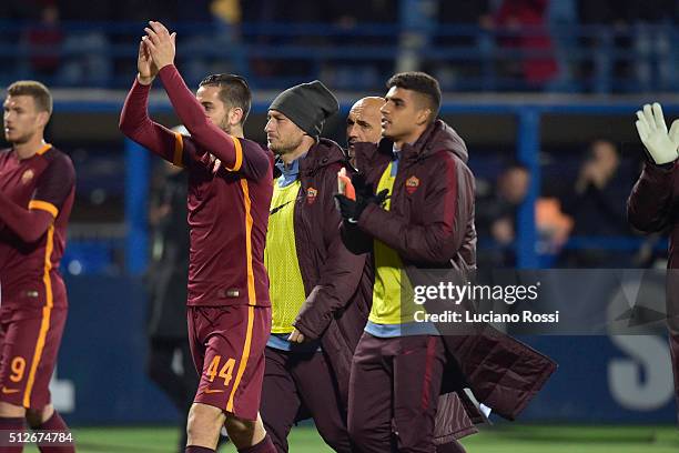 Lucciano Spalletti and Franscesco Totti of AS Roma greet his fans after the Serie A match between Empoli FC and AS Roma at Stadio Carlo Castellani on...