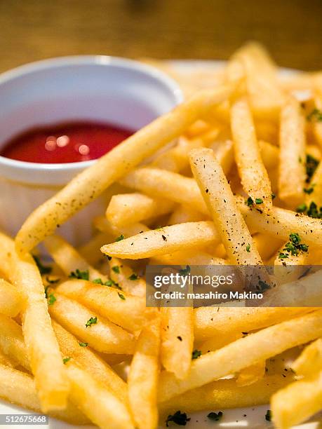 french fries - batata frita francesa imagens e fotografias de stock
