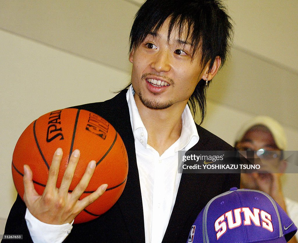 Japanese basketball player Yuta Tabuse p