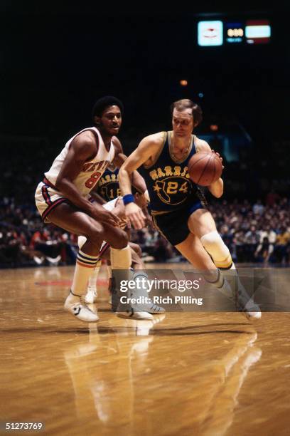 Rick Barry of the Golden State Warriors drives to the basket against the New York Knicks during a 1977 NBA season game at Madison Square Garden in...