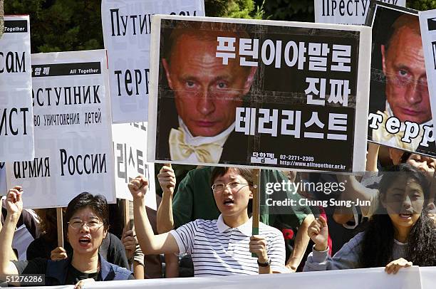 Protestors voice their anger during a rally against Russia's handling of the Beslan siege in front of the Russian Embassy, on September 9 in Seoul,...