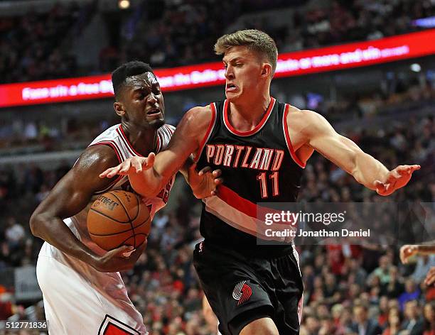 Bobby Portis of the Chicago Bulls drives against Meyers Leonard of the Portland Trail Blazers at the United Center on February 27, 2016 in Chicago,...