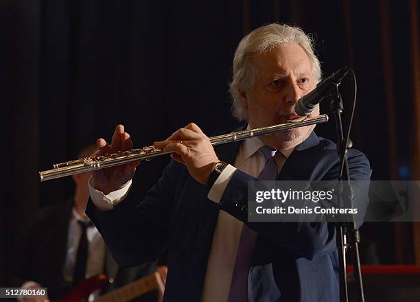 Chef Jonathan Waxman performs on stage during a Tribute Dinner Honoring Jonathan Waxman, Rob Sands and Richard Sands With Master Of Ceremonies Tom...