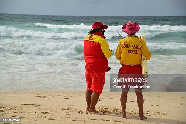 bondi beach, surf rescue - surf life saving stockfoto's en -beelden