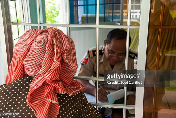cambodian immigration and passport control - border stock pictures, royalty-free photos & images