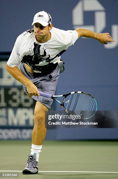 Andy Roderick Serving Andy Roddick Serve Photos and Premium High Res Pictures - Getty Images