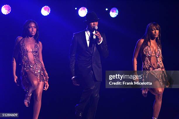 Usher performs on stage at the "Fashion Rocks" concert held at Radio City Music Hall on September 8, 2004 in New York City.