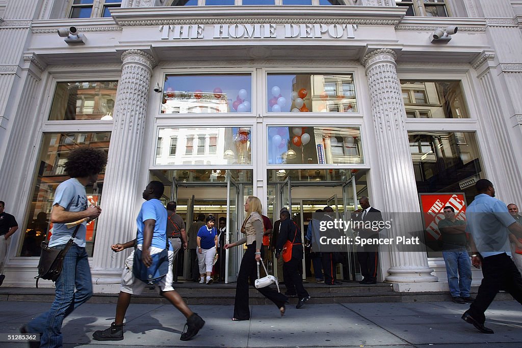 Home Depot Opens Manhattan Location