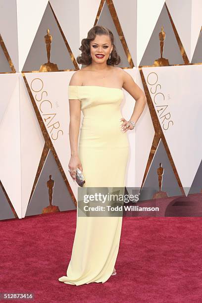 Singer Andra Day attends the 88th Annual Academy Awards at Hollywood & Highland Center on February 28, 2016 in Hollywood, California.