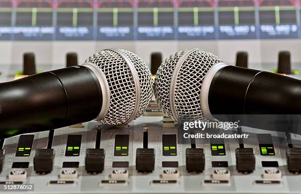 microphone - dynamic microphone stock pictures, royalty-free photos & images