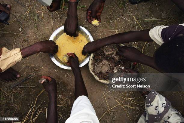 sudanese rebel groups arm themselves as peace process falters - food war stock pictures, royalty-free photos & images