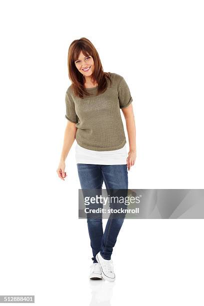 happy mature woman posing in stylish casuals - older woman with brown hair stockfoto's en -beelden