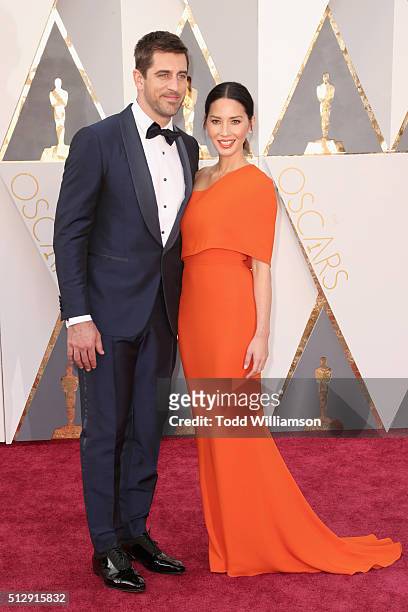 Player Aaron Rodgers and actress Olivia Munn attend the 88th Annual Academy Awards at Hollywood & Highland Center on February 28, 2016 in Hollywood,...