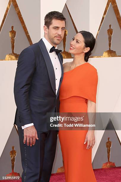 Player Aaron Rodgers and actress Olivia Munn attend the 88th Annual Academy Awards at Hollywood & Highland Center on February 28, 2016 in Hollywood,...