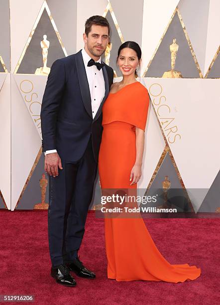 Player Aaron Rodgers and actress Olivia Munn attend the 88th Annual Academy Awards at Hollywood & Highland Center on February 28, 2016 in Hollywood,...