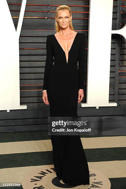 Actress Sarah Murdoch attends the 2016 Vanity Fair Oscar Party hosted By Graydon Carter at Wallis Annenberg Center for the Performing Arts on...