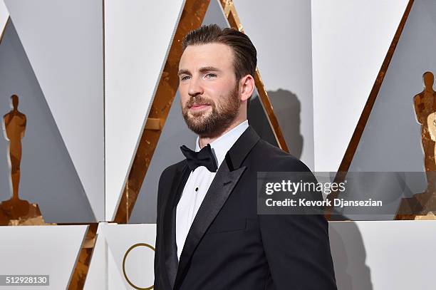 Actor Chris Evans attends the 88th Annual Academy Awards at Hollywood & Highland Center on February 28, 2016 in Hollywood, California.