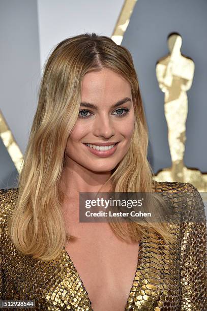 Actress Margot Robbie attends the 88th Annual Academy Awards at Hollywood & Highland Center on February 28, 2016 in Hollywood, California.