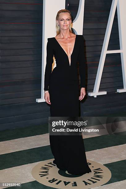 Actress Sarah Murdoch arrives at the 2016 Vanity Fair Oscar Party Hosted by Graydon Carter at the Wallis Annenberg Center for the Performing Arts on...