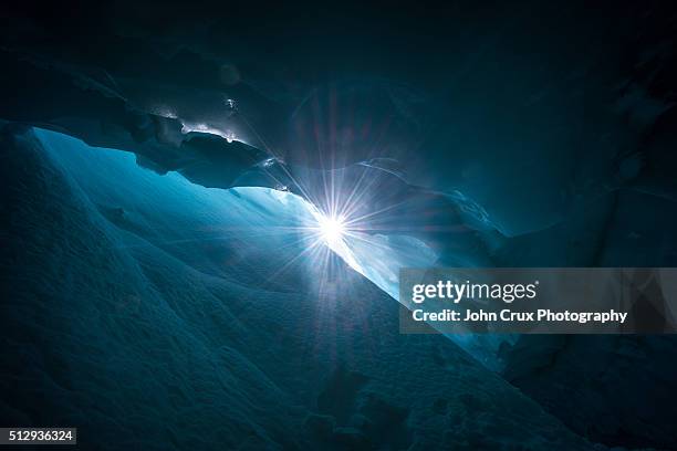 cave star - crevasse fotografías e imágenes de stock