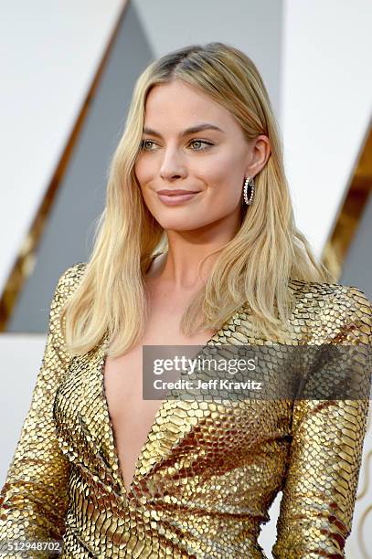 Actress Margot Robbie attends the 88th Annual Academy Awards at Hollywood & Highland Center on February 28, 2016 in Hollywood, California.