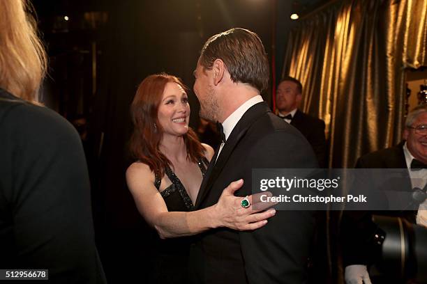 Actors Julianne Moore and Leonardo DiCaprio attend the 88th Annual Academy Awards at Dolby Theatre on February 28, 2016 in Hollywood, California.