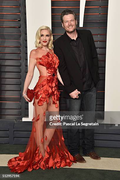 Recording artists Gwen Stefani and Blake Shelton attend the 2016 Vanity Fair Oscar Party Hosted By Graydon Carter at the Wallis Annenberg Center for...