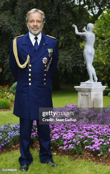 Actor Thomas Fritsch poses at a photocall on the set of the new German film for TV, "Eine Prinzessin zum Verlieben" on September 13, 2004 in Berlin,...