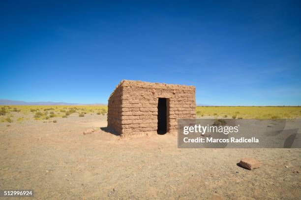 peasant house, in salinas grande, jujuy province, argentina - província de jujuy imagens e fotografias de stock
