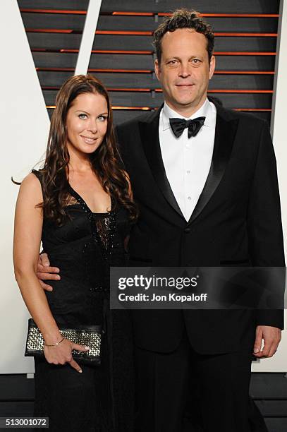 Actor Vince Vaughn and Kyla Weber attends the 2016 Vanity Fair Oscar Party hosted By Graydon Carter at Wallis Annenberg Center for the Performing...