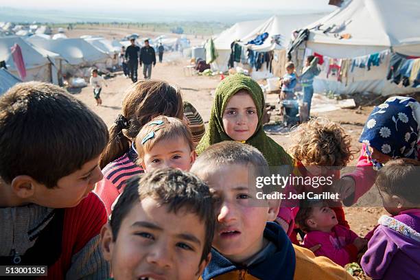 syrian refugees inside syria - oorlog stockfoto's en -beelden