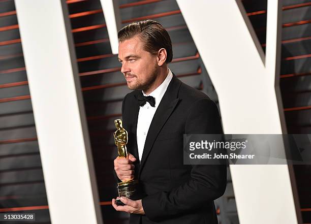 Actor Leonardo DiCaprio arrives at the 2016 Vanity Fair Oscar Party Hosted By Graydon Carter at Wallis Annenberg Center for the Performing Arts on...