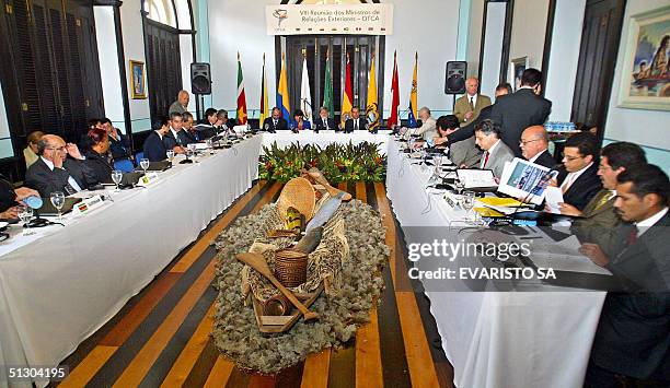 Toma general de la VIII Reunion de Cancilleres de la Organizacion del Tratado de Cooperacion Amazonica el 14 de septiembre de 2004, en Manaus,...