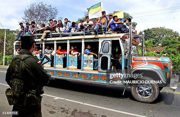 Bus carrying indigenous peasants drives 14 September, 2004 along the Pan American highway on the strecht between the cities of Quilichao and Villa...