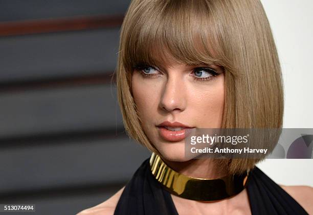 Taylor Swift attends the 2016 Vanity Fair Oscar Party hosted By Graydon Carter at Wallis Annenberg Center for the Performing Arts on February 28,...