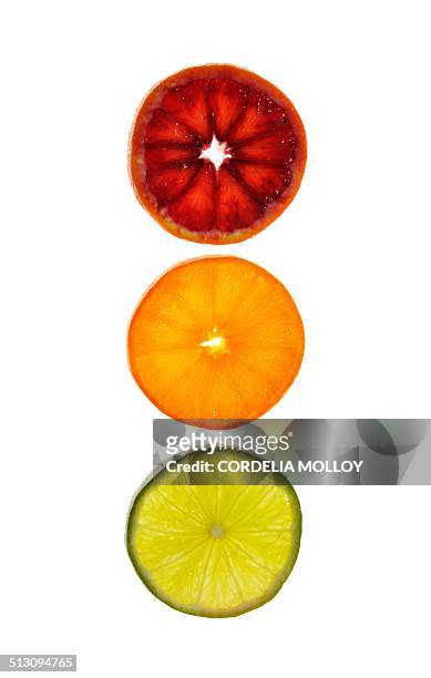 slices of citrus fruit - bloedsinaasappel stockfoto's en -beelden