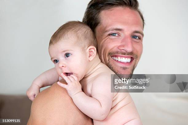 padre y el bebé - sucking fotografías e imágenes de stock