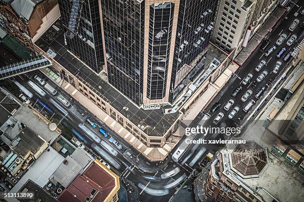 traffic at downtown sydney - sydney street stockfoto's en -beelden