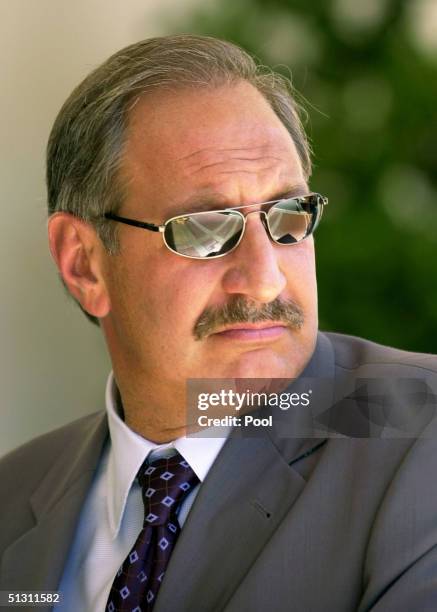 Scott Peterson's defense attorney Mark Geragos walks back to the courthouse September 15, 2004 Redwood City, California. Jurors in the trial are set...