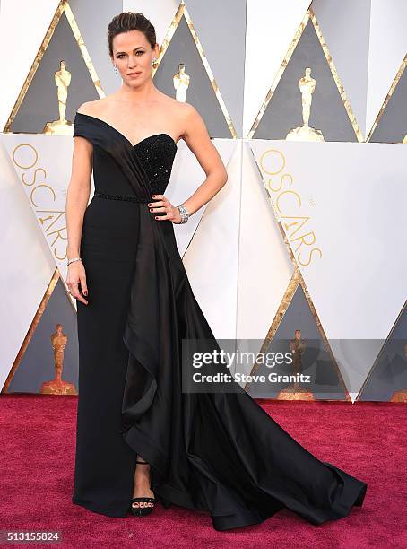 Jennifer Garner arrives at the 88th Annual Academy Awards at Hollywood & Highland Center on February 28, 2016 in Hollywood, California.