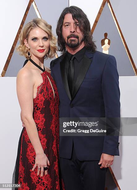 Musician Dave Grohl and wife Jordyn Blum arrive at the 88th Annual Academy Awards at Hollywood & Highland Center on February 28, 2016 in Hollywood,...