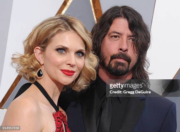 Musician Dave Grohl and wife Jordyn Blum arrive at the 88th Annual Academy Awards at Hollywood & Highland Center on February 28, 2016 in Hollywood,...