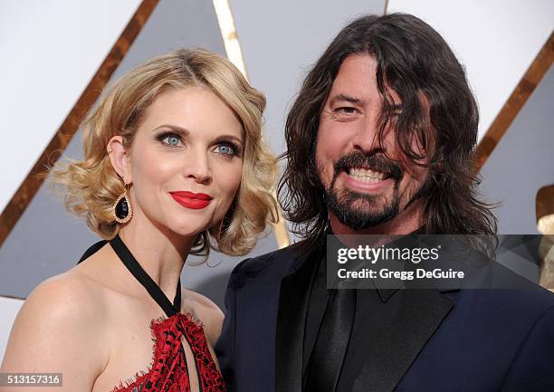 Musician Dave Grohl and wife Jordyn Blum arrive at the 88th Annual Academy Awards at Hollywood & Highland Center on February 28, 2016 in Hollywood,...