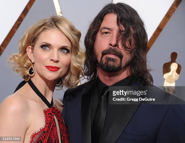 Musician Dave Grohl and wife Jordyn Blum arrive at the 88th Annual Academy Awards at Hollywood & Highland Center on February 28, 2016 in Hollywood,...