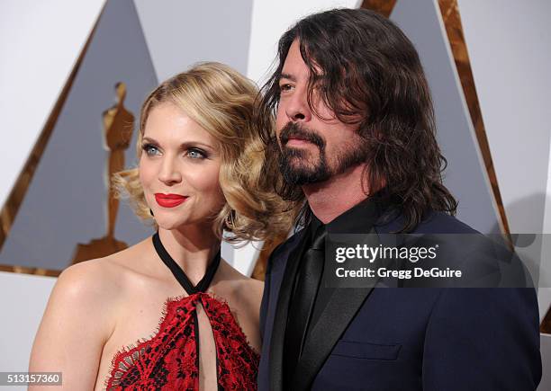 Musician Dave Grohl and wife Jordyn Blum arrive at the 88th Annual Academy Awards at Hollywood & Highland Center on February 28, 2016 in Hollywood,...