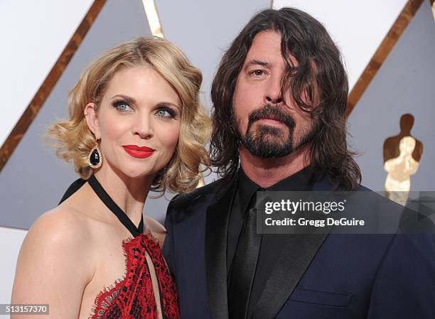 Musician Dave Grohl and wife Jordyn Blum arrive at the 88th Annual Academy Awards at Hollywood & Highland Center on February 28, 2016 in Hollywood,...